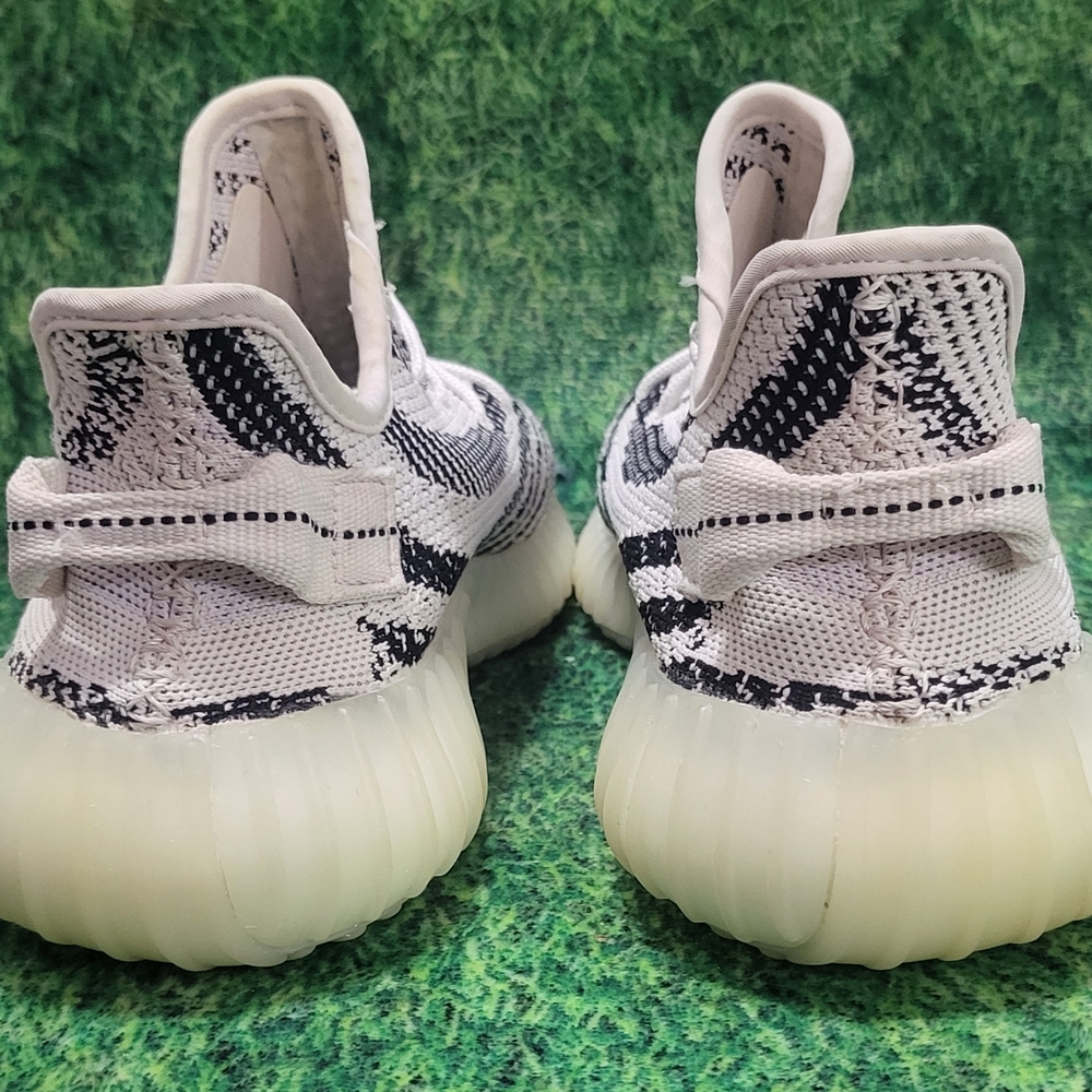 Yeezy 350 V2 Zebra Sneakers Size 7 Men (8.5 Wmn) - Picture 3 of 9